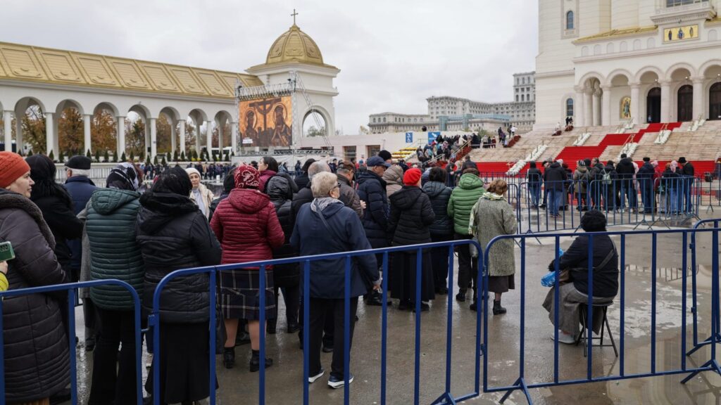 Aproape 300.000 de oameni au vizitat Catedrala Mântuirii Neamului în primele 10 zile