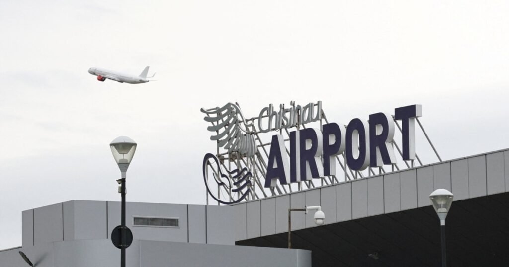 Spațiul aerian al R. Moldova, închis noaptea trecută, după ce țara a fost survolată ilegal de două drone