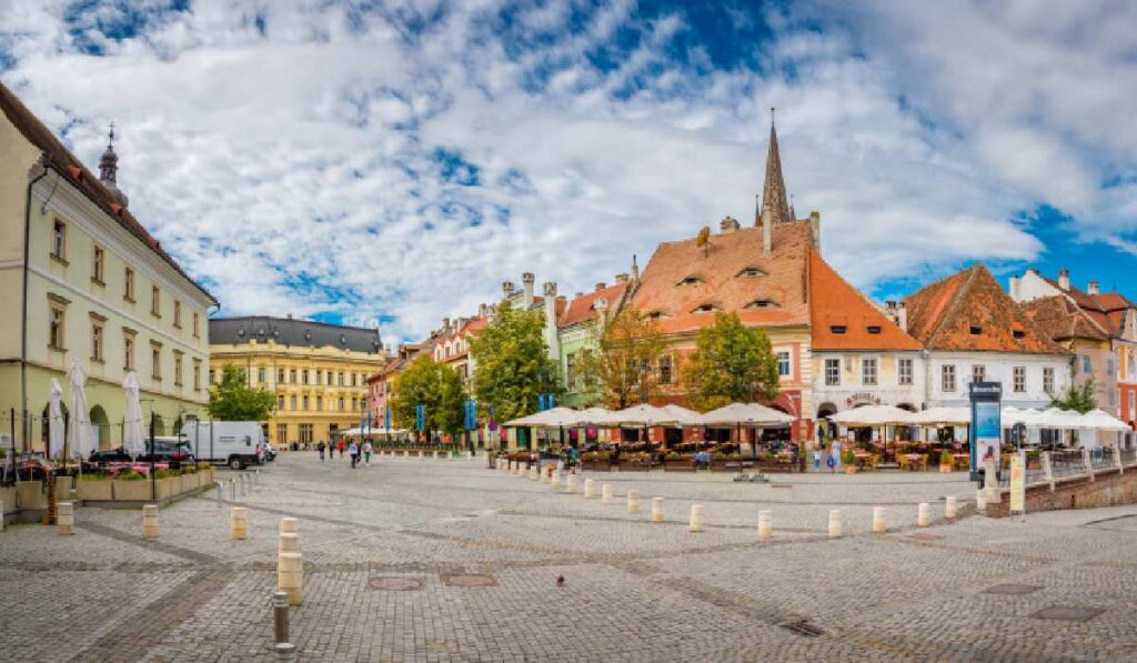 „Banii pe care i-am făcut în iunie, i-am adus de acasă în octombrie” Strada Ocnei, lângă Piața Mică din centrul istoric al Sibiului