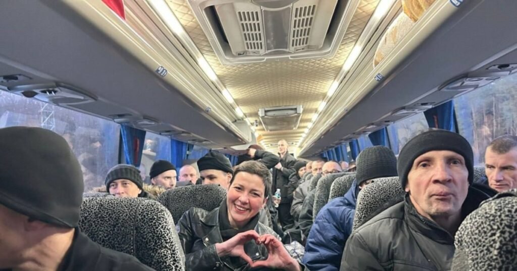 Belarus a eliberat 123 de prizonieri, în timp ce SUA ridică sancțiunile. Activista Maria Kolesnikova și un laureat Nobel, printre cei liberi