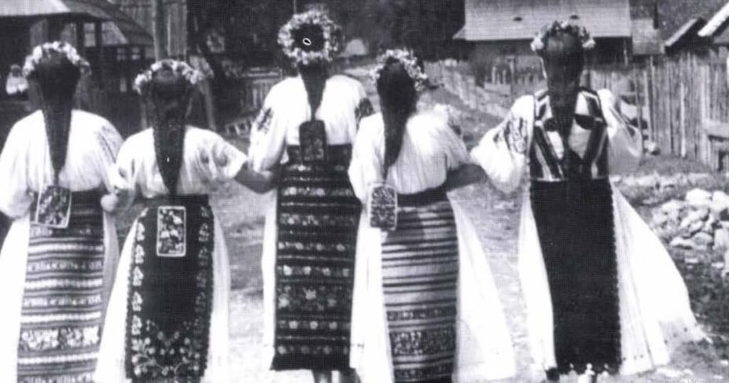 Cum să-ți faci părul ca o româncă autentică. Pieptănăturile și împletiturile tradiționale românești și balsamul neaoș pentru un păr lucios