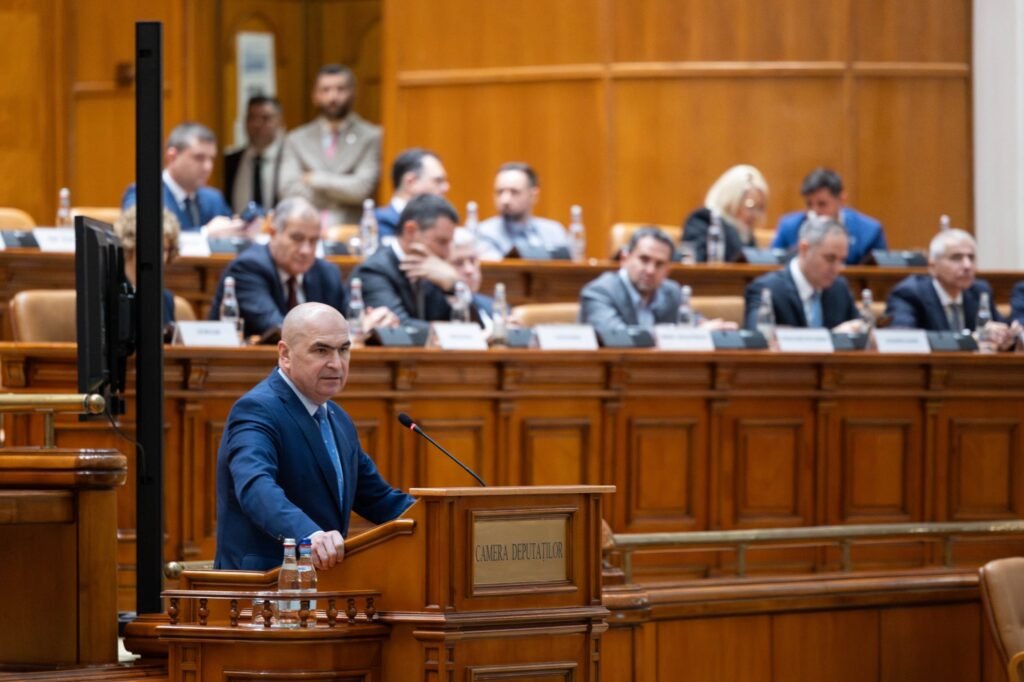 Jocuri de culise pentru interzicerea cumulării pensiei cu salariul