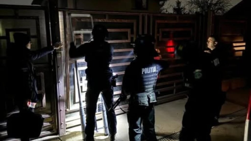 Polițiști atacați cu drujba în Ajunul Crăciunului, în județul Suceava. Agresorul, împușcat și imobilizat - FOTO