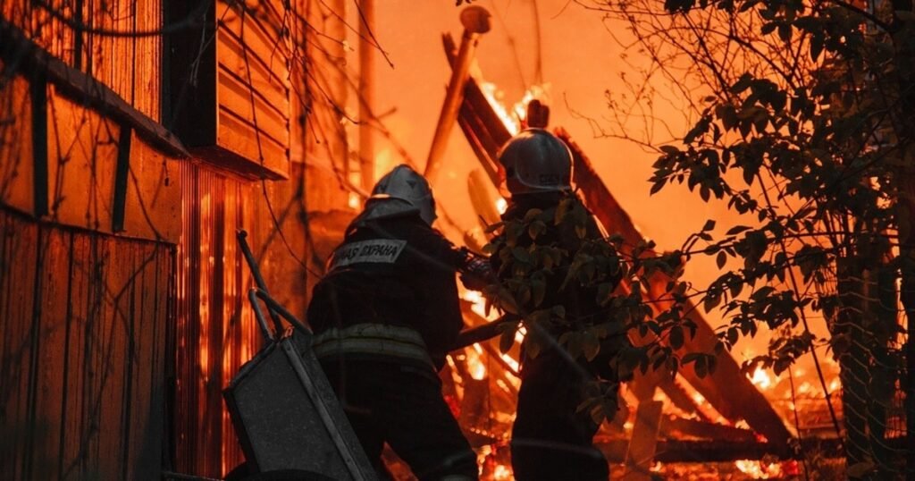 Port rusesc de la Marea Neagră atacat cu drone. Mai multe rezervoare de stocare a combustibilului au luat foc