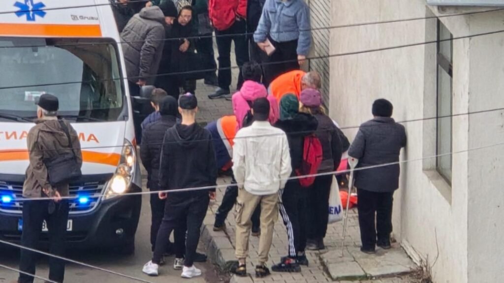 Scene de groază în Găești. Un bărbat a murit chiar în mijlocul străzii