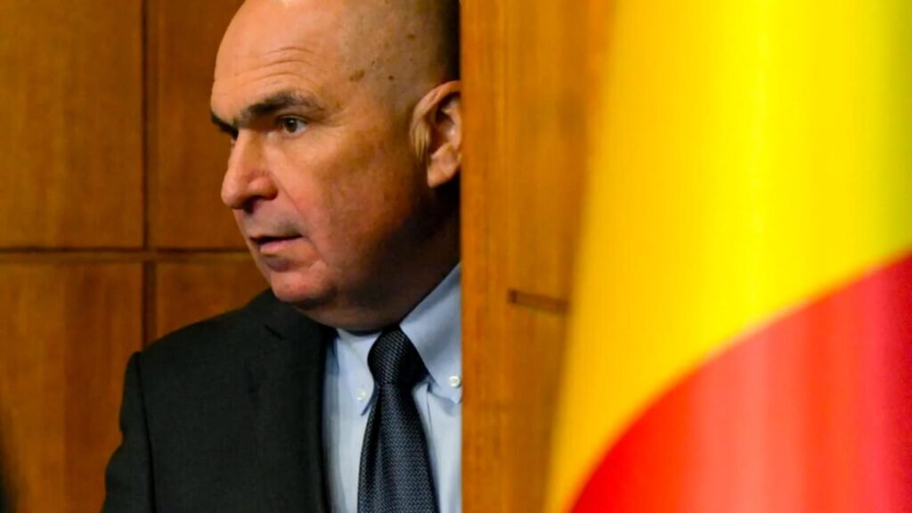 Bolojan s-a făcut că are treabă, ca să nu ajungă la Parlament, unde i se citea moțiunea. Foto/Inquam