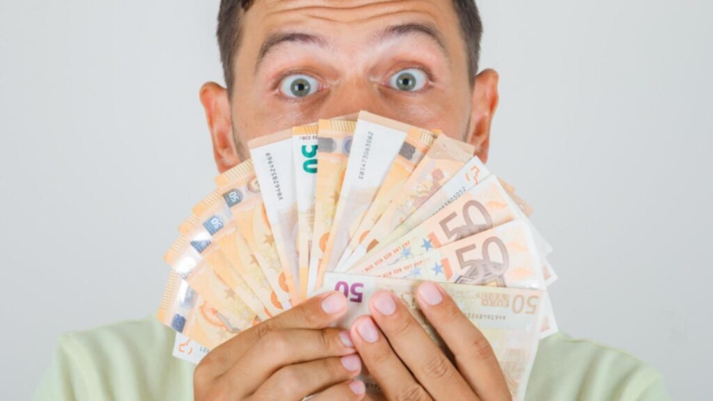 UE a pus tunurile pe plata cu numerar