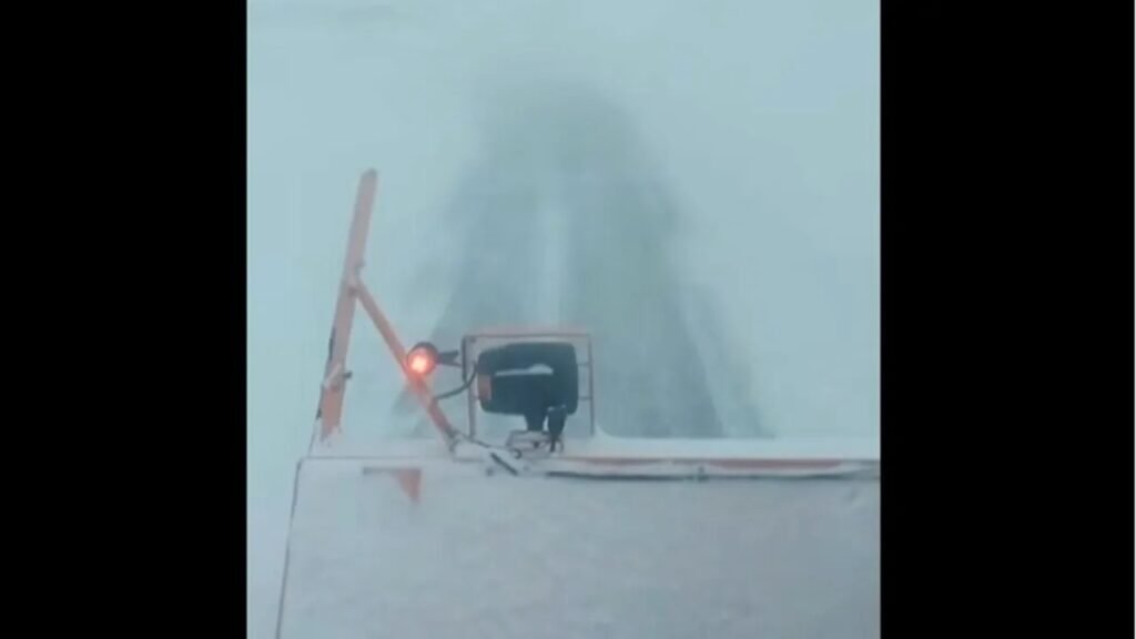 Viscol puternic. Nu se mai urcă de la Novaci la Rânca