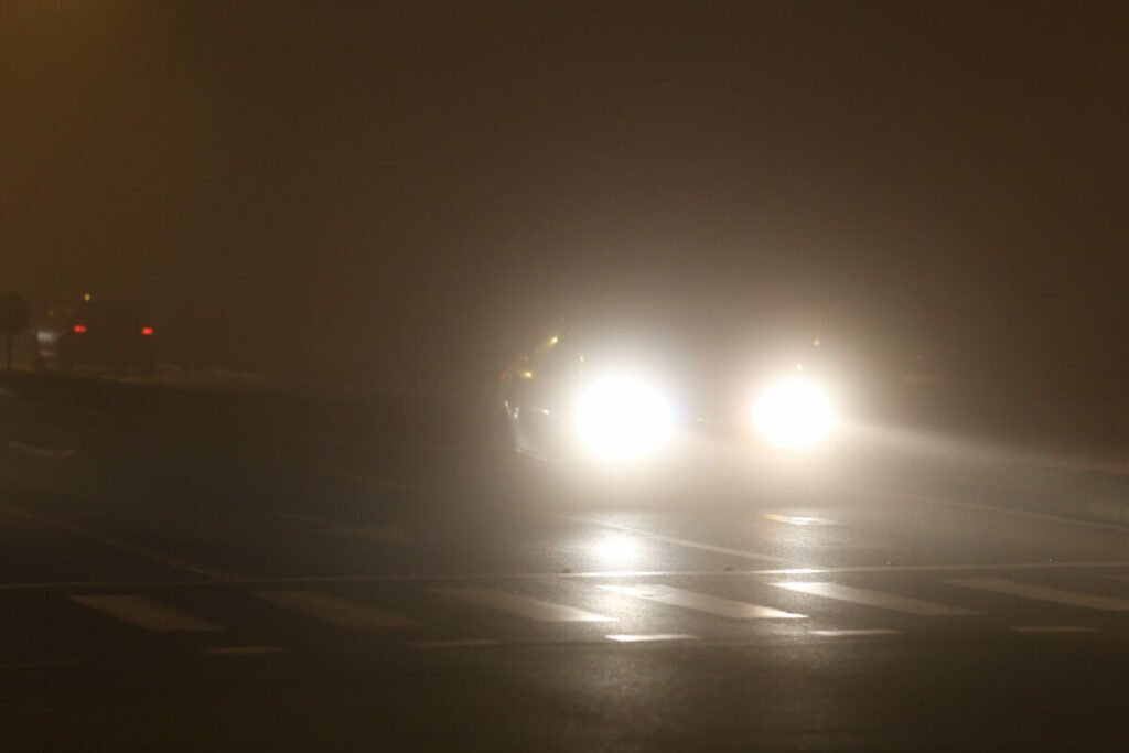 Vizibilitate redusă pe mai multe drumuri importante din țară, din cauza ceții