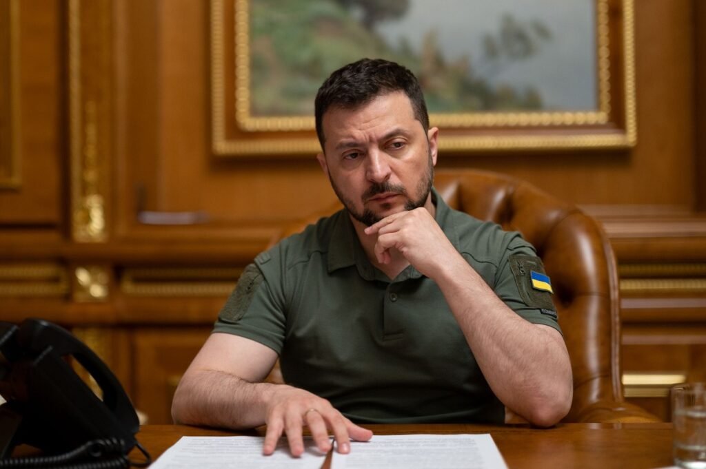 Zelenski a anunțat condiția pentru organizarea unui referendum pe tema planului de pace Zelenski a anunțat condiția pentru organizarea unui referendum pe tema planului de pace