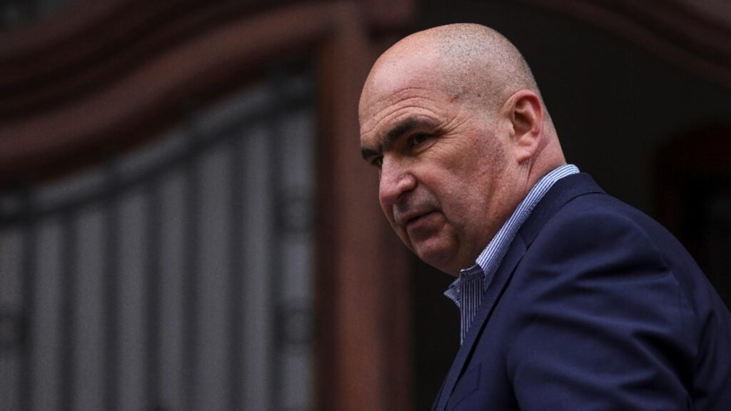 Bolojan trimite recuperatorii peste românii datornici