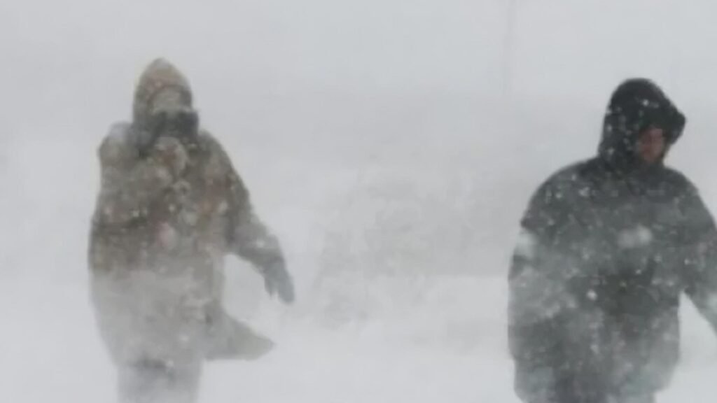 Viscolul și zăpezile blochează începutul de an școlar. Foto/Arhivă