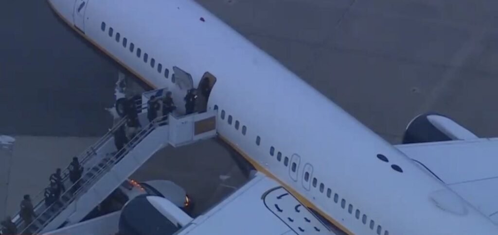 Primele imagini cu Maduro în SUA (Video) Primele imagini cu Maduro în SUA (Video)