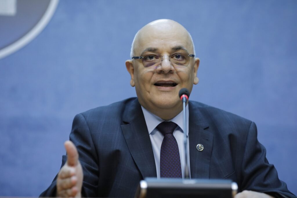 Raed Arafat cere un pas curajos: Rețelele sociale pun în pericol copiii. Este momentul unei legi care să-i protejeze