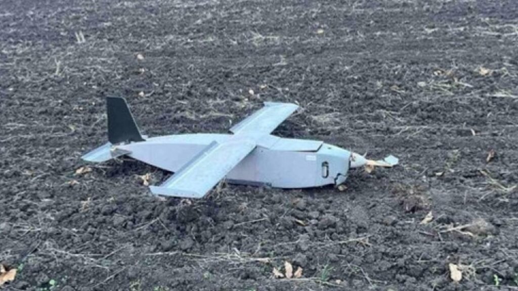 Resturile unei drone au fost descoperite într-o gospodărie din Vrancea. MApN face verificări Resturile unei drone au fost descoperite într-o gospodărie din Vrancea. FOTO: Arhivă