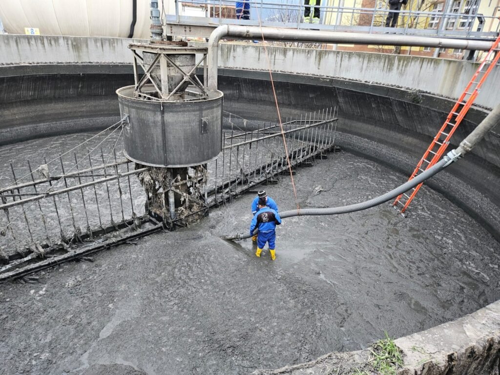 De ce nu e bine să aruncăm șervețele umede în toaletă? Îndemnul Companiei de Apă Brașov