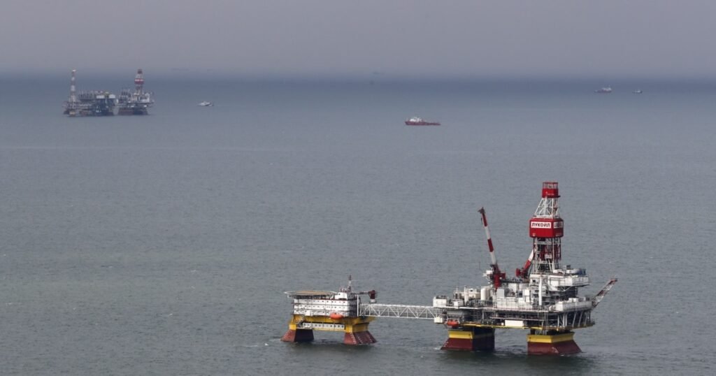 Lukoil invocă forța majoră și începe o procedură legală pentru a se retrage din proiectul Trident de la Marea Neagră Lukoil invocă forța majoră și începe o procedură legală pentru a se retrage din proiectul Trident de la Marea Neagră
