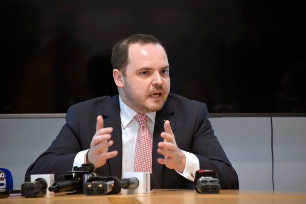 Nu funcționează doar cu vorba bună. Voi declanșa un control național extins