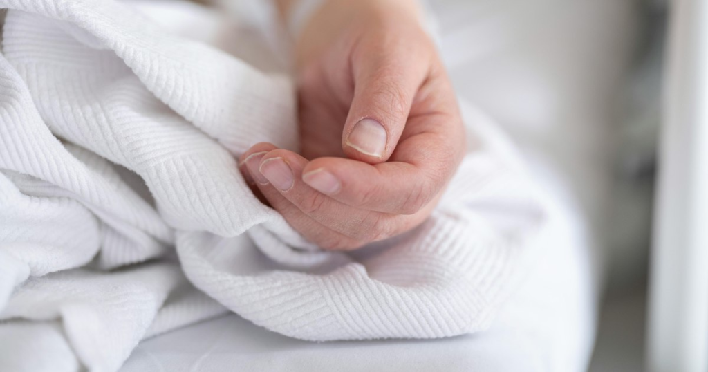 Pacienții cronici, afectați de neplata primei zile de concediu medical: „Nu e ca și cum m-aș duce la plajă, mă duc să fac un tratament la spital” Pacienții cronici, afectați de neplata primei zile de concediu medical: „Nu e ca și cum m-aș duce la plajă, mă duc să fac un tratament la spital”