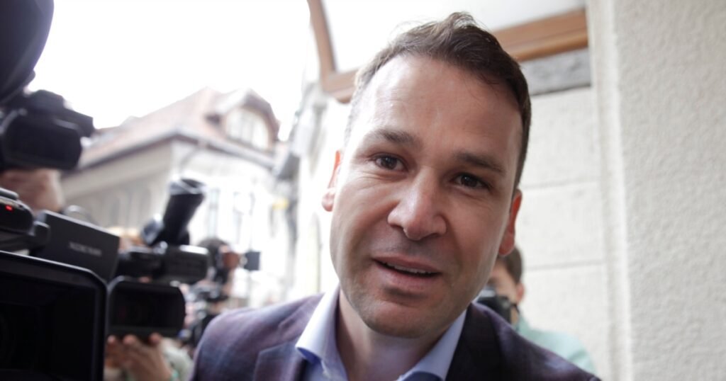 Robert Negoiță se poate întoarce la primărie. Instanța a revocat măsura controlului judiciar