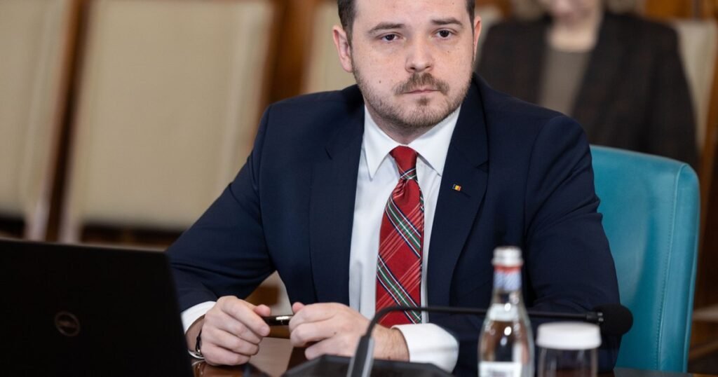 Rogobete explică reforma din sistem: cum vrea să spargă monopolul Casei Naționale de Asigurări de Sănătate Rogobete explică reforma din sistem: cum vrea să spargă monopolul Casei Naționale de Asigurări de Sănătate