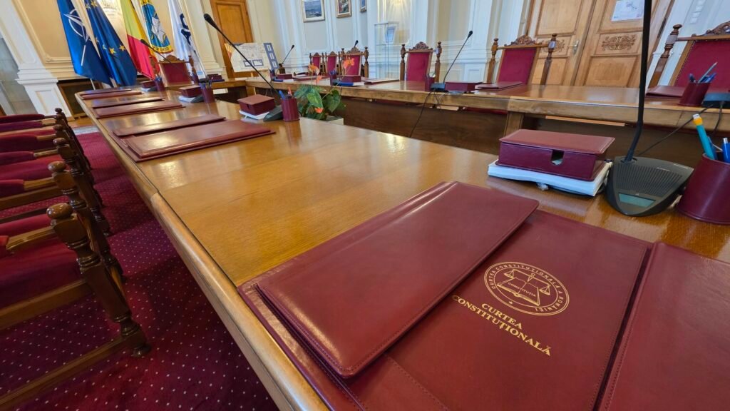 15.000 de dosare, 135 de oameni, doar două etaje. Conducerea CCR susține că spațiul din Palatul Parlamentului a devenit neadecvat pentru volumul uriaș de muncă