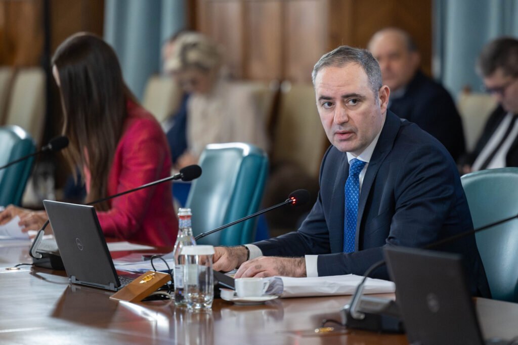 BUGET 2026. SRI și SIE, mai mulți bani. SPP, pe minus. AEP, -62%. Ministerele în pagubă: Dezvoltare, Sănătate și Muncă