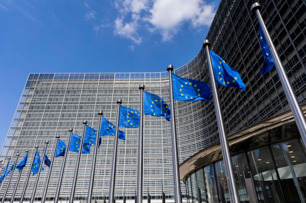 Comisia invită statele UE să coordoneze măsurile de asigurare a securității aprovizionării cu petrol în contextul perturbării energetice Comisia invită statele UE să coordoneze măsurile de asigurare a securității aprovizionării cu petrol în contextul perturbării energetice