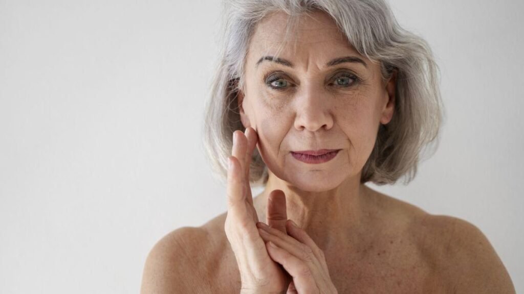 Ghid de nutriție la menopauză: Ce nu trebuie să-ți lipsească din meniu