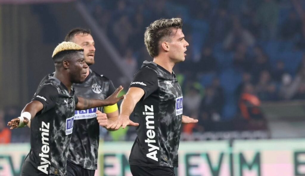 Ianis Hagi înscrie spectaculos, din lovitură liberă, pentru Alanyaspor în campionatul Turciei (Video) Ianis Hagi înscrie spectaculos, din lovitură liberă, pentru Alanyaspor în campionatul Turciei (Video)