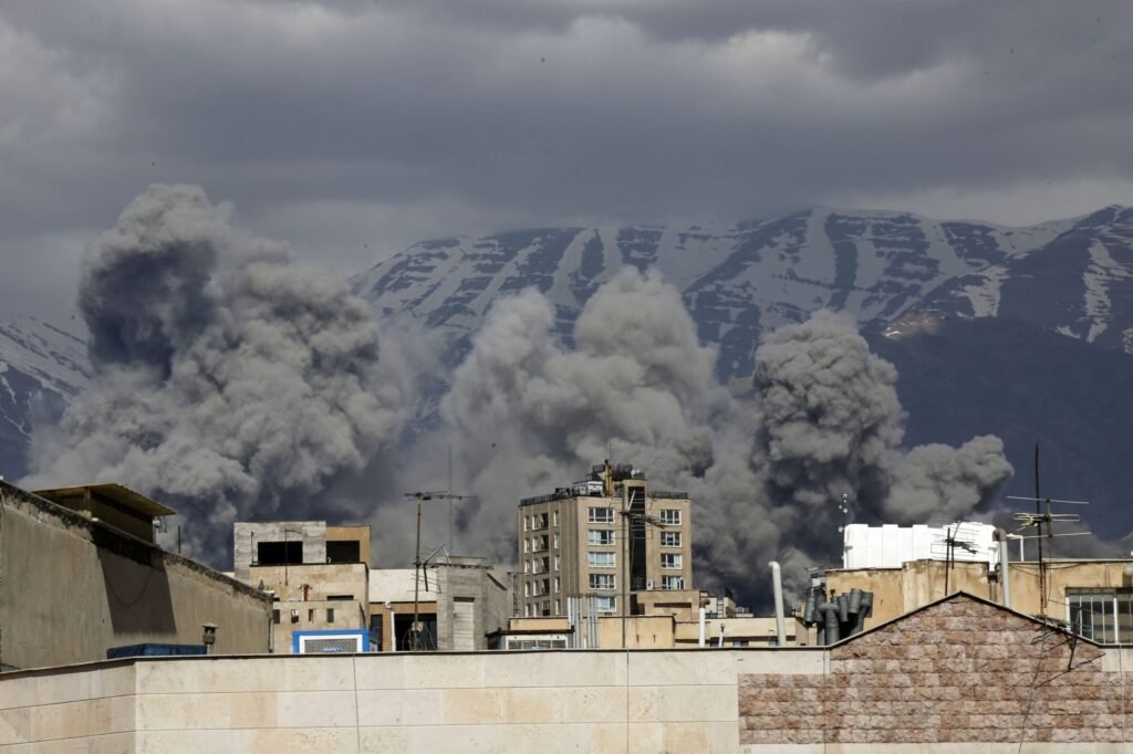 LIVE Șase americani uciși în luptă. Al doilea atac în Cipru. 3 avioane americane de luptă, doborâte de Kuweit. Noi explozii în Doha (Video) LIVE Șase americani uciși în luptă. Al doilea atac în Cipru. 3 avioane americane de luptă, doborâte de Kuweit. Noi explozii în Doha (Video)