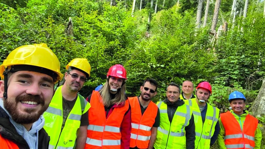 Pădurarii s-au organizat în echipă de paparazzi și au strâns dovezi despre viitorul director al Romsilva