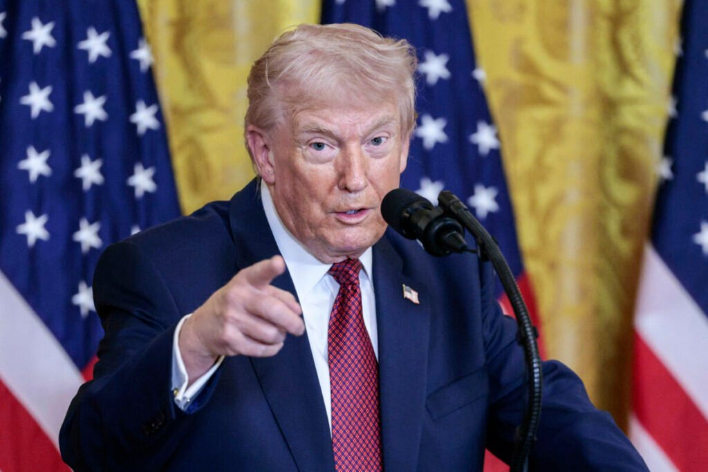 Trump amenință Iranul cu un răspuns militar „de 20 de ori mai puternic” dacă este blocată Strâmtoarea Hormuz