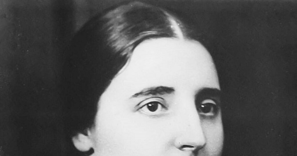 Viața secretă a nevestei lui Stalin și moartea sa misterioasă. Cum a sfârșit Nadejda, tânăra cu sânge de rom Viața secretă a nevestei lui Stalin și moartea sa misterioasă. Cum a sfârșit Nadejda, tânăra cu sânge de rom