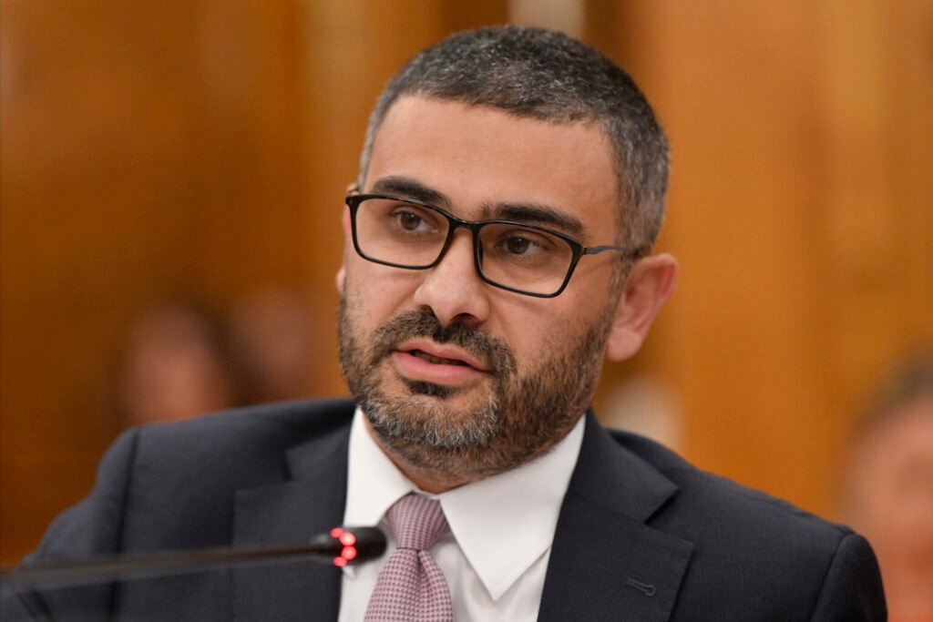 Ce te faci când ai un loc de muncă și salariu minim pe economie? Contre la adresa rivalilor din „eșichierul politic”