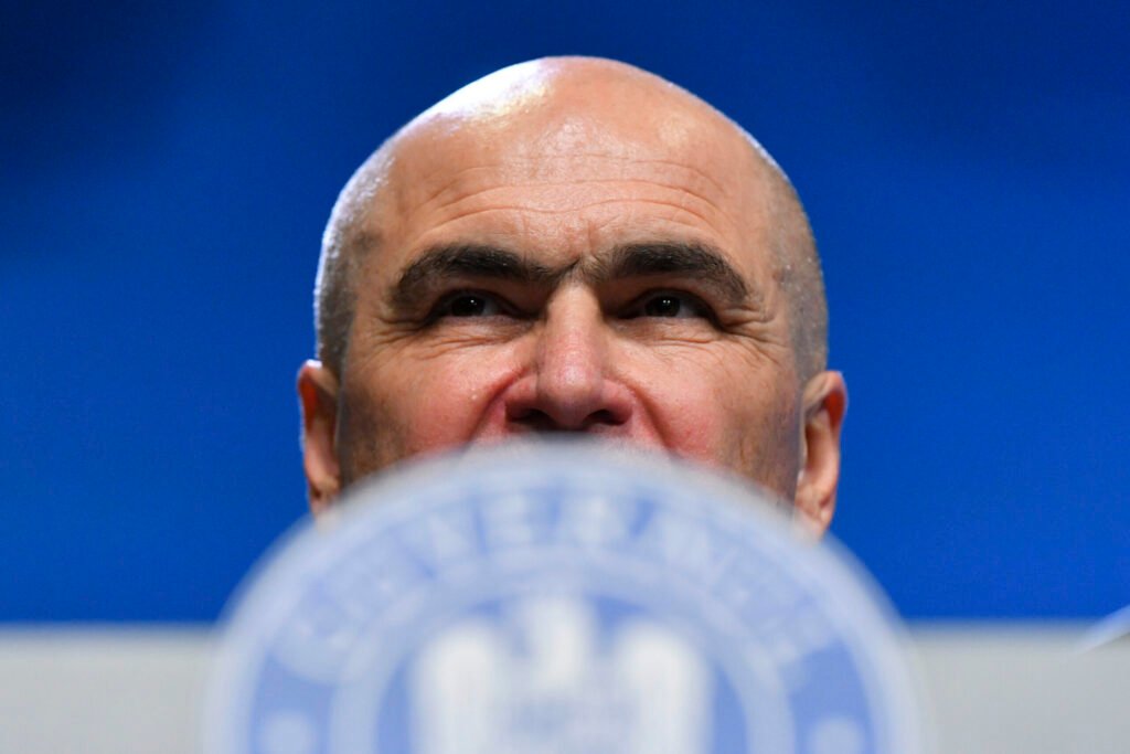 Cum se delectează premierul Bolojan? Cartea pe care a cumpărat-o ultima oară când a intrat într-o librărie