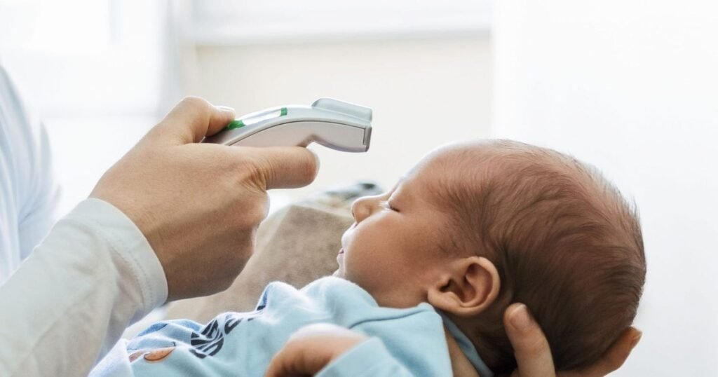 Facem sau nu baie copiilor când sunt răciți? Medicul Mihai Craiu spulberă unul dintre cele mai populare mituri