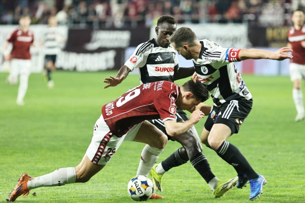 Superliga de fotbal. Meciurile care se joacă în prima zi de Paște Superliga de fotbal. Meciurile care se joacă în prima zi de Paște