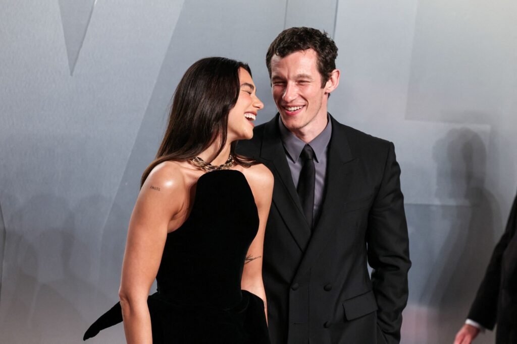 Dua Lipa și Callum Turner s-au căsătorit la Londra. Cei doi pregătesc o petrecere de trei zile în Sicilia Dua Lipa și Callum Turner s-au căsătorit la Londra. Cei doi pregătesc o petrecere de trei zile în Sicilia