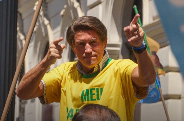 Filmul care îl transformă pe Bolsonaro într-un erou provoacă un scandal politic uriaș în Brazilia înaintea alegerilor Filmul care îl transformă pe Bolsonaro într-un erou provoacă un scandal politic uriaș în Brazilia înaintea alegerilor
