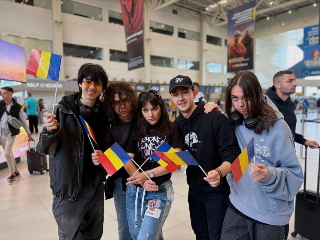 Fiul lui Mihu din „Toate pânzele sus” și băiatul profesoarei de canto a Alexandrei / Povestea trupei care a dus România pe locul 3 la Eurovision Fiul lui Mihu din „Toate pânzele sus" și băiatul profesoarei de canto a Alexandrei / Povestea trupei care a dus România pe locul 3 la Eurovision