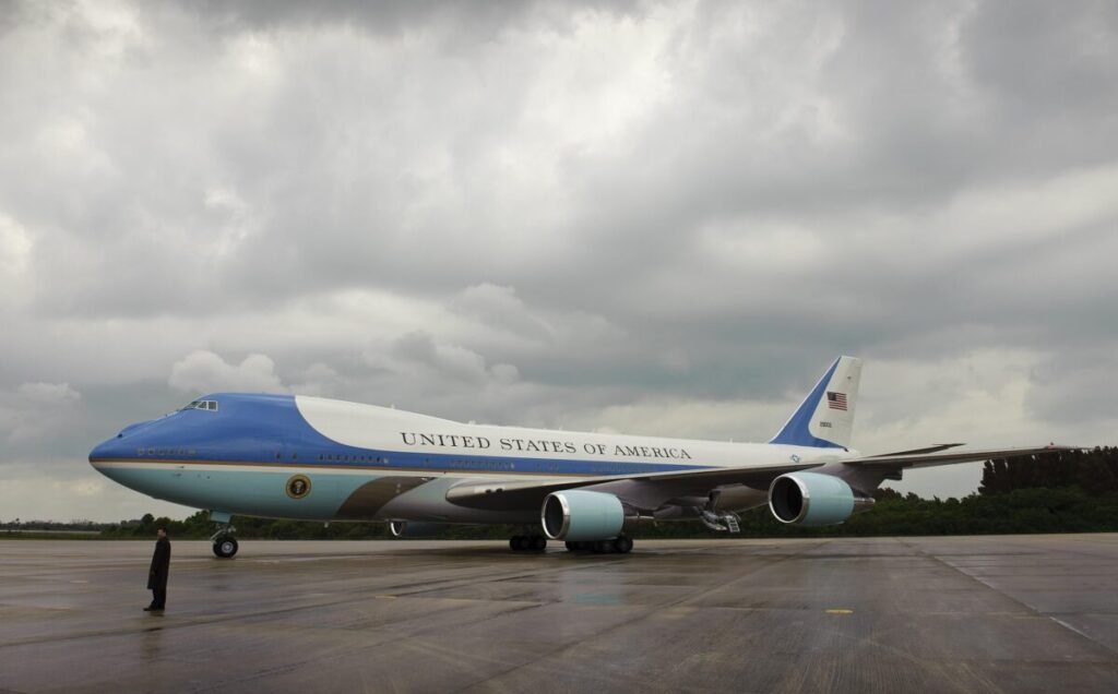 Poluare la baza militară care găzduiește Air Force One. Combustibilul pentru avioane a ajuns în apă Poluare la baza militară care găzduiește Air Force One. Combustibilul pentru avioane a ajuns în apă