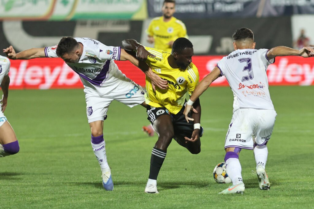 Trei partide programate sâmbătă în Superliga de fotbal. Universitatea Cluj