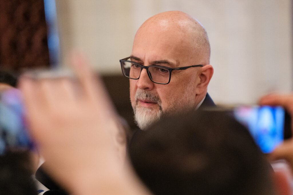 UDMR susține refacerea unei majorități parlamentare solide. Varianta susținerii unui guvern din care să facă parte AUR, exclusă UDMR susține refacerea unei majorități parlamentare solide. Varianta susținerii unui guvern din care să facă parte AUR, exclusă