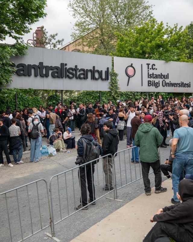 VIDEO Turcia: Erdogan, criticat, renunță la închiderea unei universități din Istanbul Image