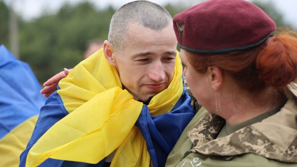 185 de soldați ucraineni și un civil s-au întors acasă