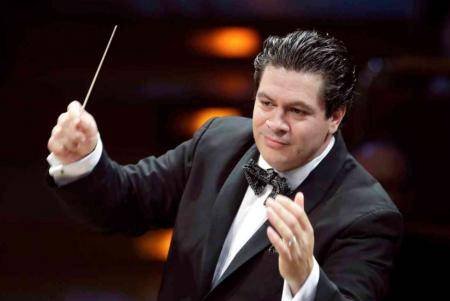 Cristian Măcelaru, laureat al Premiului Grammy, va reuni sub bagheta sa pe scena Ateneului Român Orchestra Română de Tineret și Ansamblul Janoska într-un concert fusion, pe 20 iunie Cristian Măcelaru, laureat al Premiului Grammy, va reuni sub bagheta sa pe scena Ateneului Român Orchestra Română de Tineret și Ansamblul Janoska într-un concert fusion, pe 20 iunie