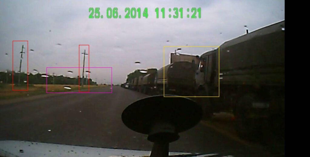 Camioanele rusești de combustibil deghizate în cisterne de lapte pentru a ajunge în Crimeea "Camioanele rusești de combustibil deghizate în cisterne de lapte: O strategie controversată pentru accesul în Crimeea"