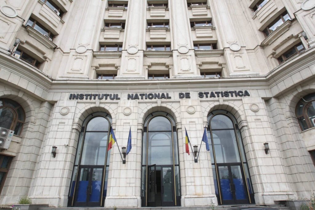INS: Românii au câștigat mai mult în 2025, dar au cheltuit și mai mult "Romanians' Income Growth in 2025: Increased Earnings and Spending Trends"