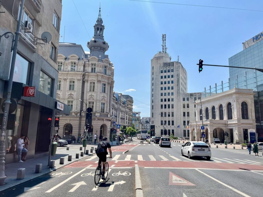 Ciclism în București: Impresii Olandeze despre Provocările și Potențialul Pistei pentru Biciclete